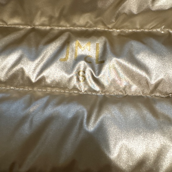 J McLaughlin Short Sleeve Gold Puffer - Picture 2 of 2